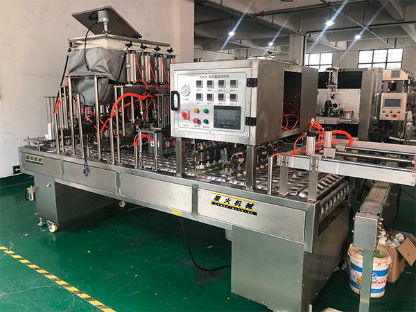 果凍杯辣椒醬灌裝封口機設備展示