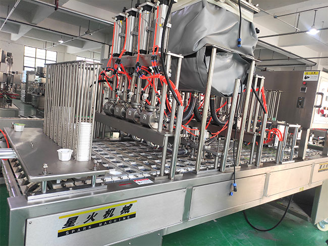 盒裝火鍋蘸料封口機設備展示