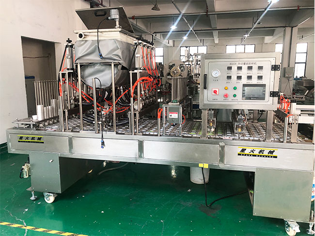 星火預(yù)制菜專用給盒式包裝封口機(jī)設(shè)備展示